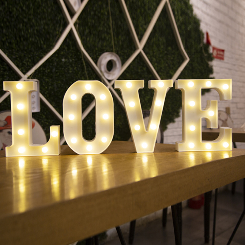 Quiet Luxury Lifestyle - Lettre de l'alphabet de luxe LED